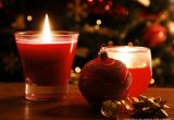 На Рождество принято зажигать большое количество свечей, огней или камин
