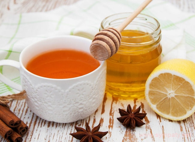 Чай с медом и лимоном - проверенное средство при простуде и недомоганиях