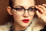 Умело подобранные очки могут стать дополнением образа и стильным аксессуаром