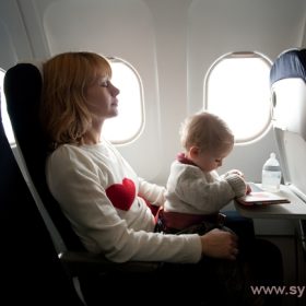 ребенок в самолете