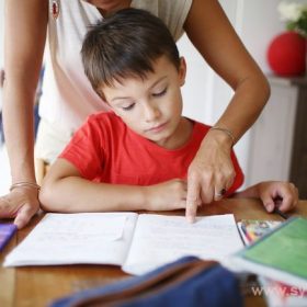 Нельзя просто отмахнуться от ребенка, если он обращается за помощью в выполнении домашнего задания